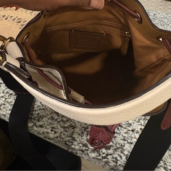 COACH DEMPSEY DRAWSTRING
BUCKET BAG IN SIGNATURE JACQUARD WITH STRIPE AND PATCH - Picture 3 of 3